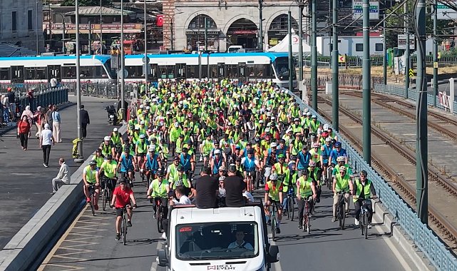 Milli maçın ardından Tarihi Yarımada'da pedal çevirdiler