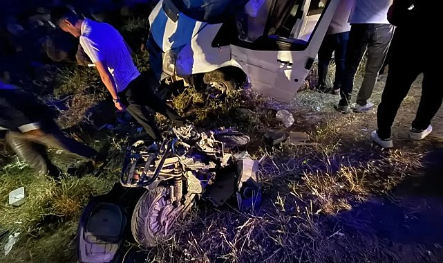 Minibüs ile çarpışan motosikletin sürücüsü öldü, 4 kişi yaralandı