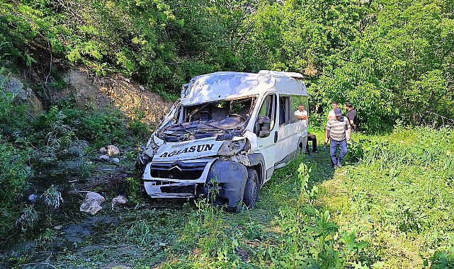 Minibüs şarampole yuvarlandı: 8 yaralı