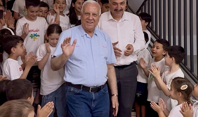 Osmaniye'de 44 yıllık sınıf öğretmeni, alkışlarla emekli oldu