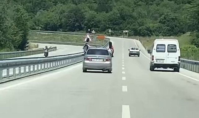 Otomobilin camlarından sarkanlara para cezası