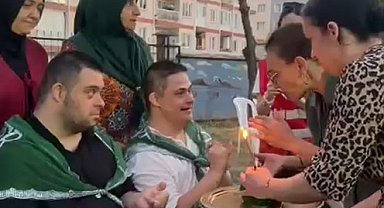 Özel rehabilitasyon merkezindeki öğrencilere temsili asker eğlencesi düzenlendi