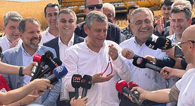 Özgür Özel: Kayyımdan sonra binaları geride bıraktık, yürüyoruz