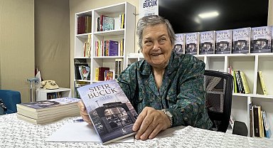 Parkinson hastası emekli öğretmen 84 yaşında kitap yazdı