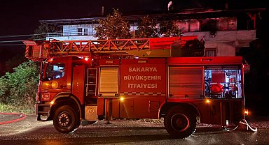Sakarya'da iki katlı evde yangın
