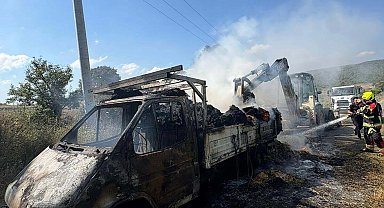 Saman yüklü kamyonette çıkan yangın ormana sıçradı
