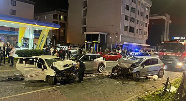 Samsun'da 3 aracın karıştığı zincirleme kaza: 5 yaralı