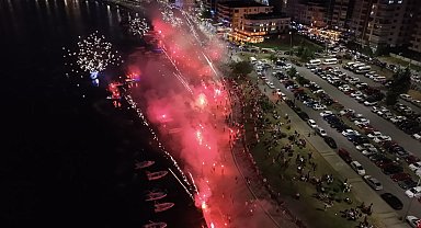 Samsunspor'un 61'inci yılı sahilde meşalelerle kutlandı