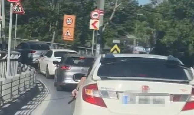 Sarıyer'de trafikte araçtan silah gösteren şüpheli yakalandı; silah oyuncak çıktı