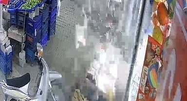 Sıcağın etkisiyle sirke dolu pet şişenin patladığı an kamerada