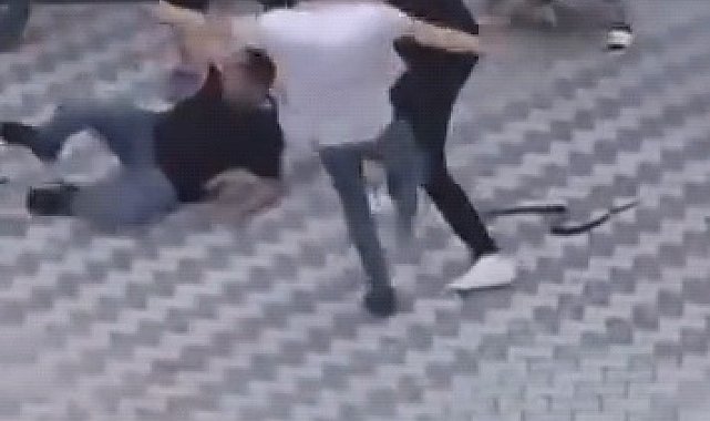 Sokağa taşan ıstakalı, kemerli kavga kamerada