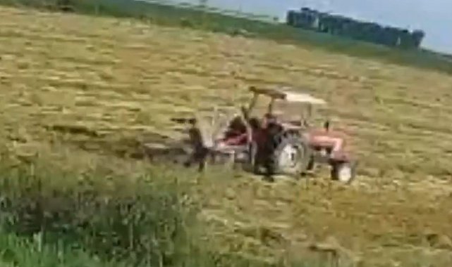 Tarım aletinde sıkışan çiftçi yaralandı, olay kamerada