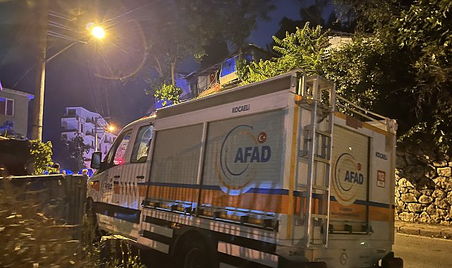 Tavan sıvaları düşen evdeki 5 kişi tahliye edildi