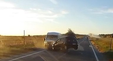Tekirdağ'da minibüs ile otomobil çarpıştı; 1 ölü, 2 yaralı