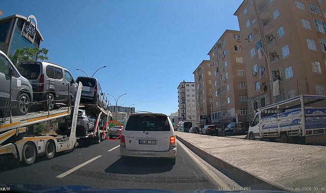 TIR şoförünün manevrası olası kazayı önledi; o anlar kamerada