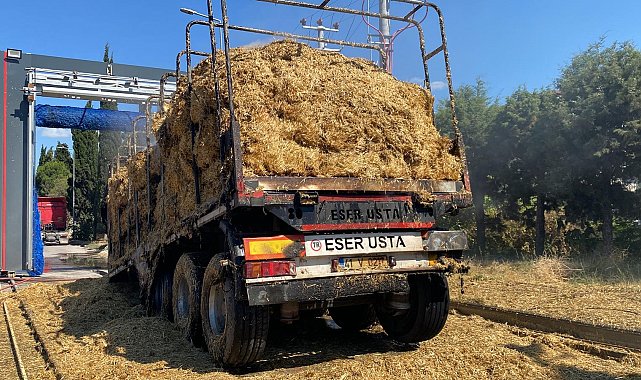 TIR'ın römorkunda çıkan yangın mahallede endişe yarattı: 50 ev tahliye edildi