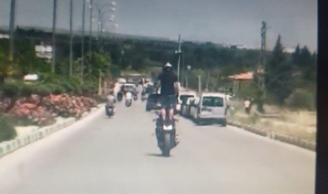 Trafikte ayağa kalkarak motosiklet kullanan sürücüye 46 bin TL ceza