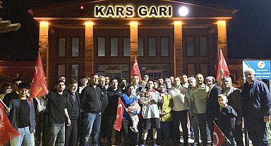 Trenle gelen şampiyona coşkulu karşılama