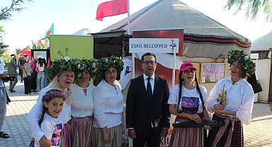 Tuz Gölü Uluslararası Turizm ve Kültür Festivali renkli görüntülerle başladı
