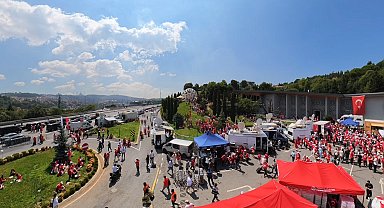 15 Temmuz darbe girişiminin 10'uncu yılında binlerce kişi 15 Temmuz Hafıza Müzesi'ne yürüdü