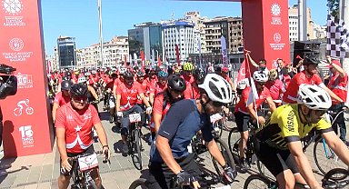15 Temmuz etkinlikleri kapsamında düzenlenen bisiklet turu Taksim'de başladı