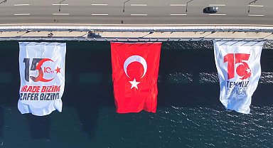 1915 Çanakkale Köprüsü'ne Türk bayrağı asıldı
