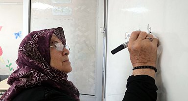 70'inde okuma-yazma öğrendi