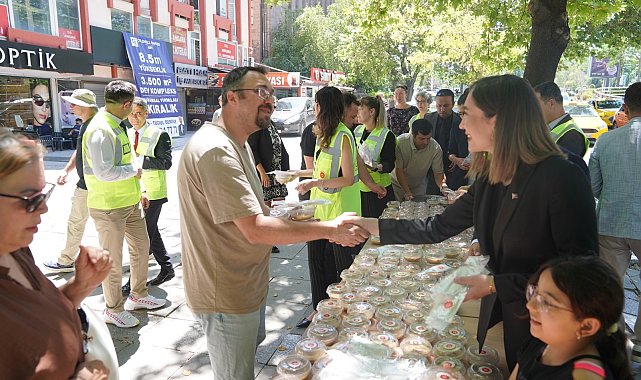 Alevi-Bektaşi Kültür ve Cemevi Başkanlığı'ndan 3 bin kişilik aşure ikramı