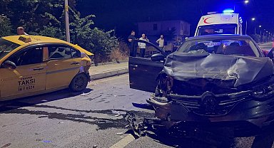 Alkollü sürücünün kullandığı otomobil, taksiye çarptı: 1 yaralı