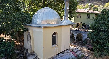 Anamur'daki 9 metrekarelik cami dronla görüntülendi