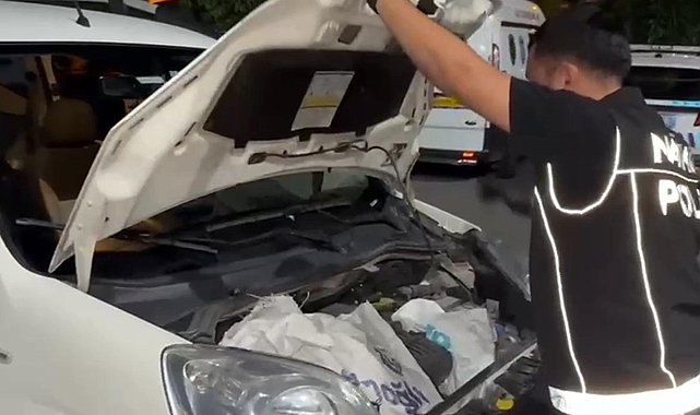 Aracının motor kısmına gizlediği uyuşturucuları piyasaya sürmek isterken yakalandı