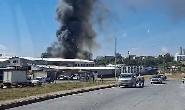Arnavutköy'de fabrikada yangın-1