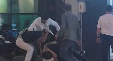 Arnavutköy'de gençlerin kavgası kamerada; yere yatırıp darbettiler