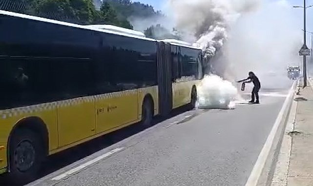 Ataşehir'de seyir halindeki İETT otobüsü alev alev yandı