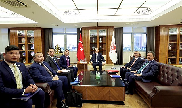 Bakan Bolat, Malezya'nın Ankara Büyükelçisi Shaffieq ile görüştü