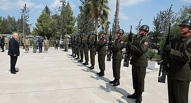 Bakan Güler, KKTC'de 14'üncü Zırhlı Tugay Komutanlığı'nda incelemede bulundu