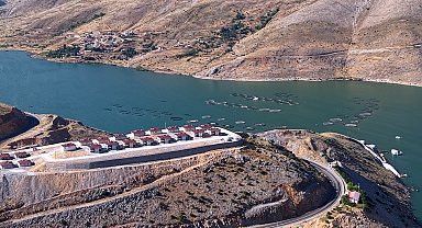 Bakan Kurum, Adıyaman'da inşa edilen köy evlerini paylaştı