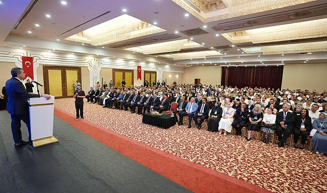 Bakan Tekin yurt dışında görevlendirilecek öğretmenlerle bir araya geldi