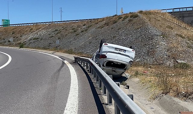 Başakşehir'de bariyerlere çarpan otomobil takla attı: 3 yaralı