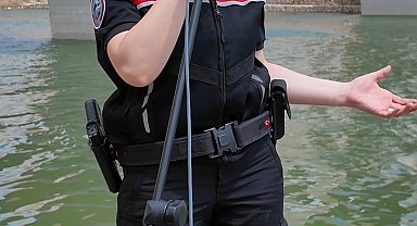 Batman polisi, Hasankeyf'in tarihi dokusu ile müziği buluşturdu