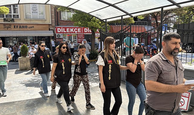 Bıçakla dairenin kapısını açmaya çalışırken yakalanan 3 şüpheli tutuklandı