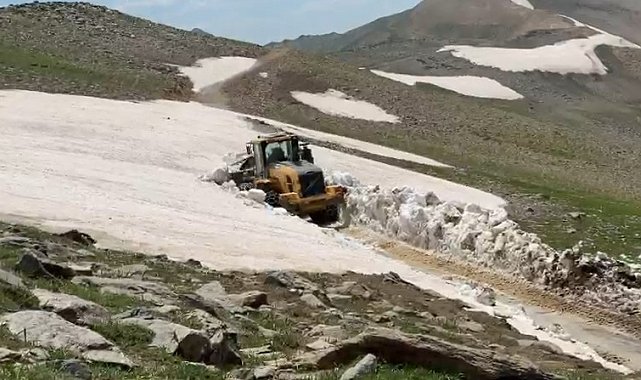 Bitlis'te temmuz ayında karla mücadele