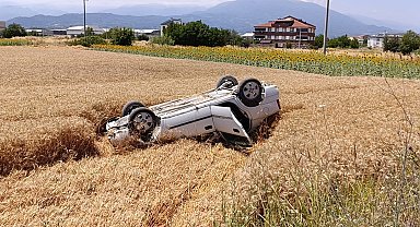 Buğday tarlasına uçan otomobilin sürücüsü yaralandı