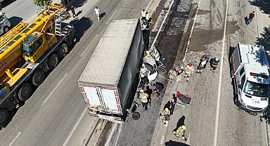 Bursa'da freni boşalan kamyon, 4 araca çarptı; 2'si ağır 5 yaralı- Yeniden