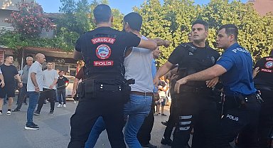 Bursa'da mahalleli arasında bıçaklı 'park etme' kavgası: 3 yaralı