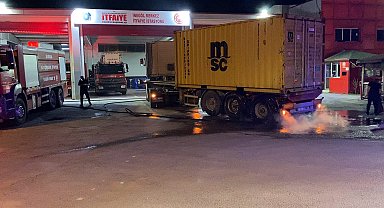 Bursa'da yanan TIR'ı 10 kilometre kullanıp itfaiyeye ulaştırdı