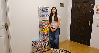 Çalıştığı kitaplar boyunu aşan İpek, LGS Türkiye birincisi oldu