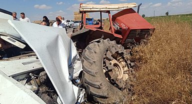 Çankırı'da otomobil park halindeki traktöre çarptı: 3 ölü, 1 yaralı