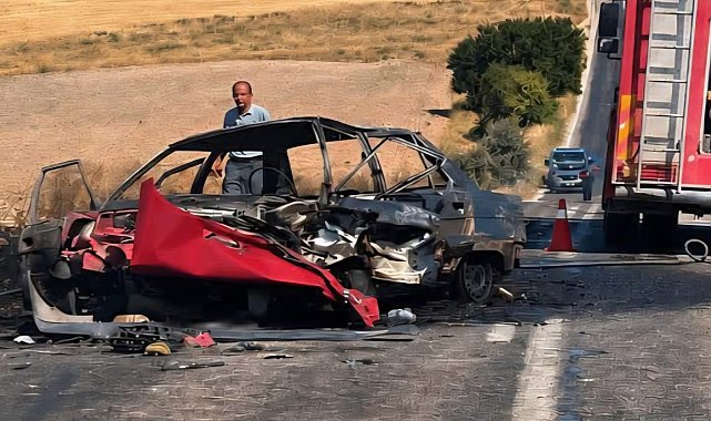 Çarpışan otomobillerden biri alev aldı: 1 ölü, 2 yaralı