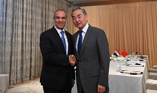Çin ve Mısır dışişleri bakanları Manila'da bir araya geldi